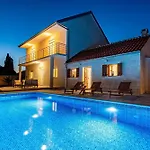 My Dalmatia - Zara With Private Swimming Pool 度假居 *